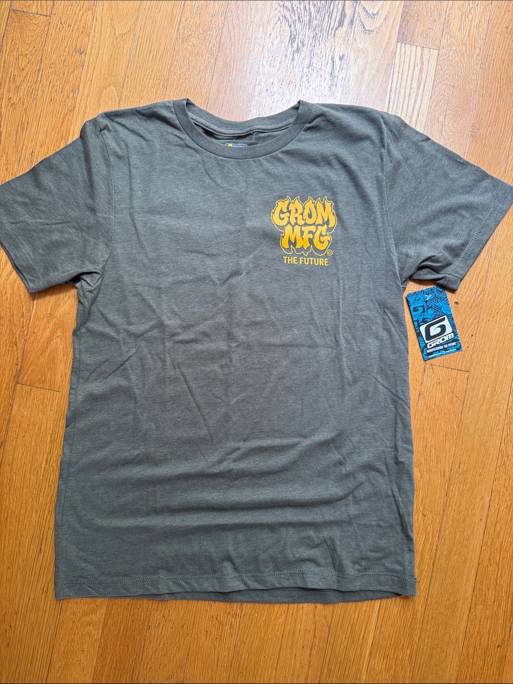 Tilly's Gray T-Shirt with Yellow Graphic